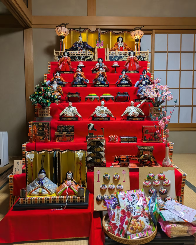 Hina Matsuri: Lễ Hội Búp Bê Nhật Bản Qua Góc Nhìn Của Tôi