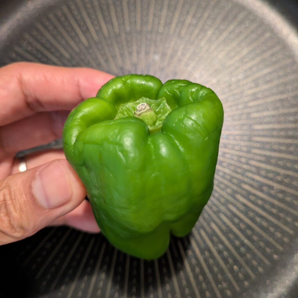 Piman Nhật (ピーマン), loại ớt xanh dùng cho món gà xào rau củ